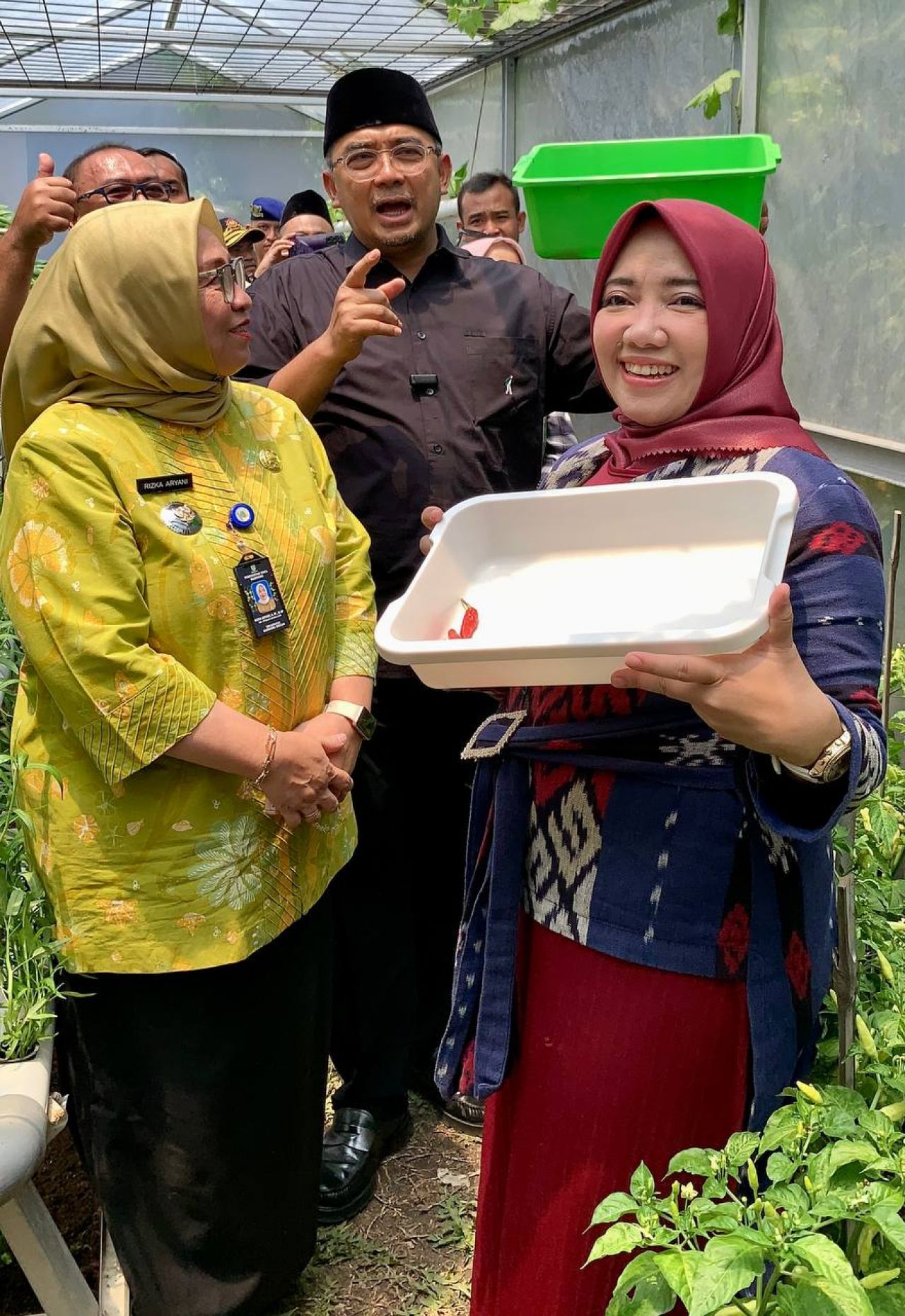 Nina Fitriana: Kolaborasi Pentahelix Solusi Responsif di Siskamling Siaga Bencana Cihapit